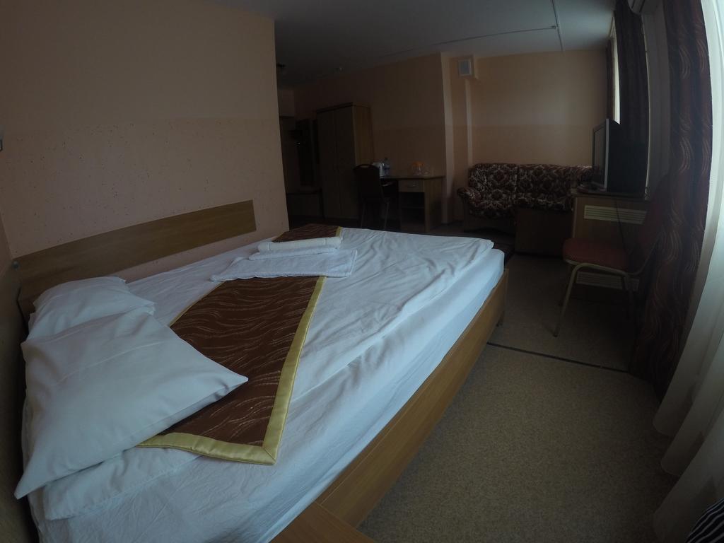 Kurmet Hotel Oral Ruang foto