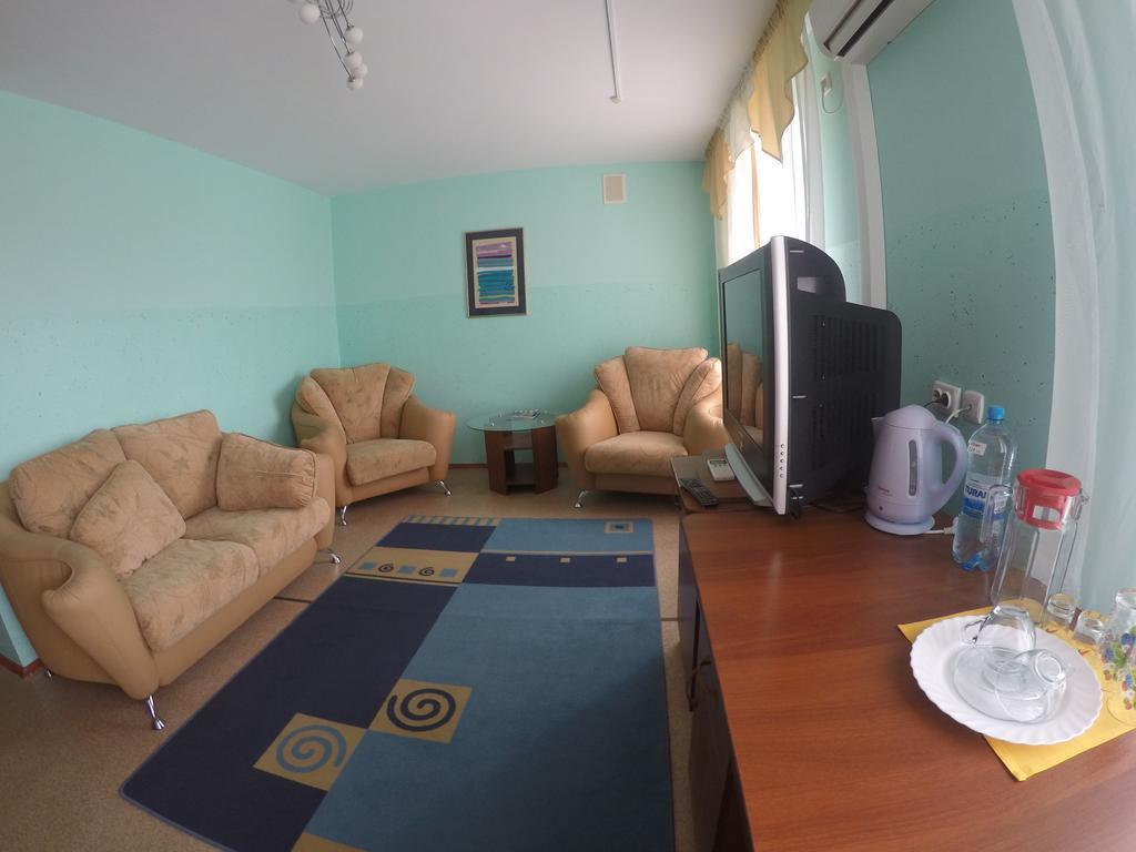Kurmet Hotel Oral Ruang foto