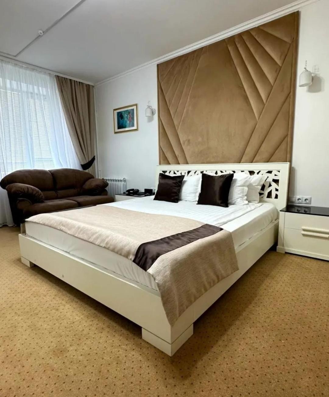 Kurmet Hotel Oral Bagian luar foto