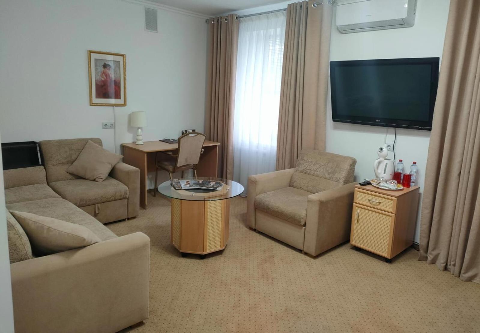 Kurmet Hotel Oral Bagian luar foto