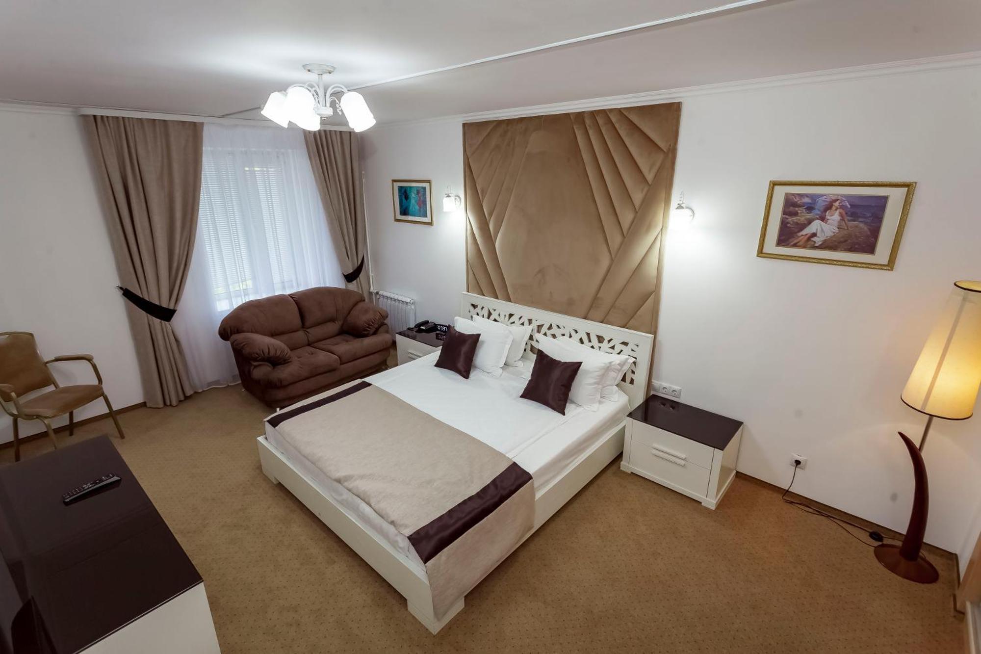 Kurmet Hotel Oral Bagian luar foto