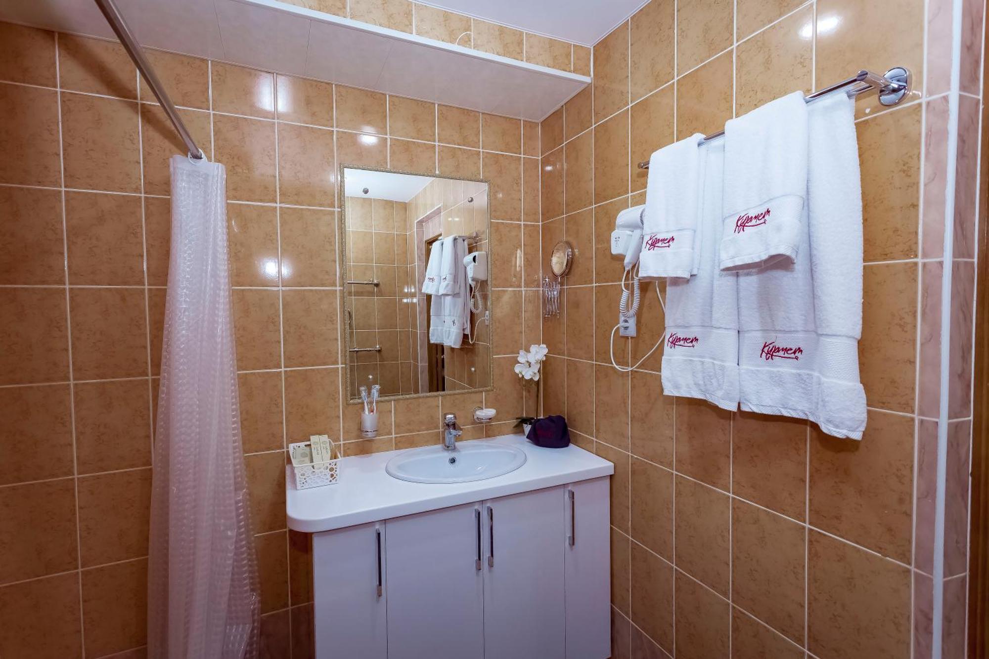 Kurmet Hotel Oral Bagian luar foto