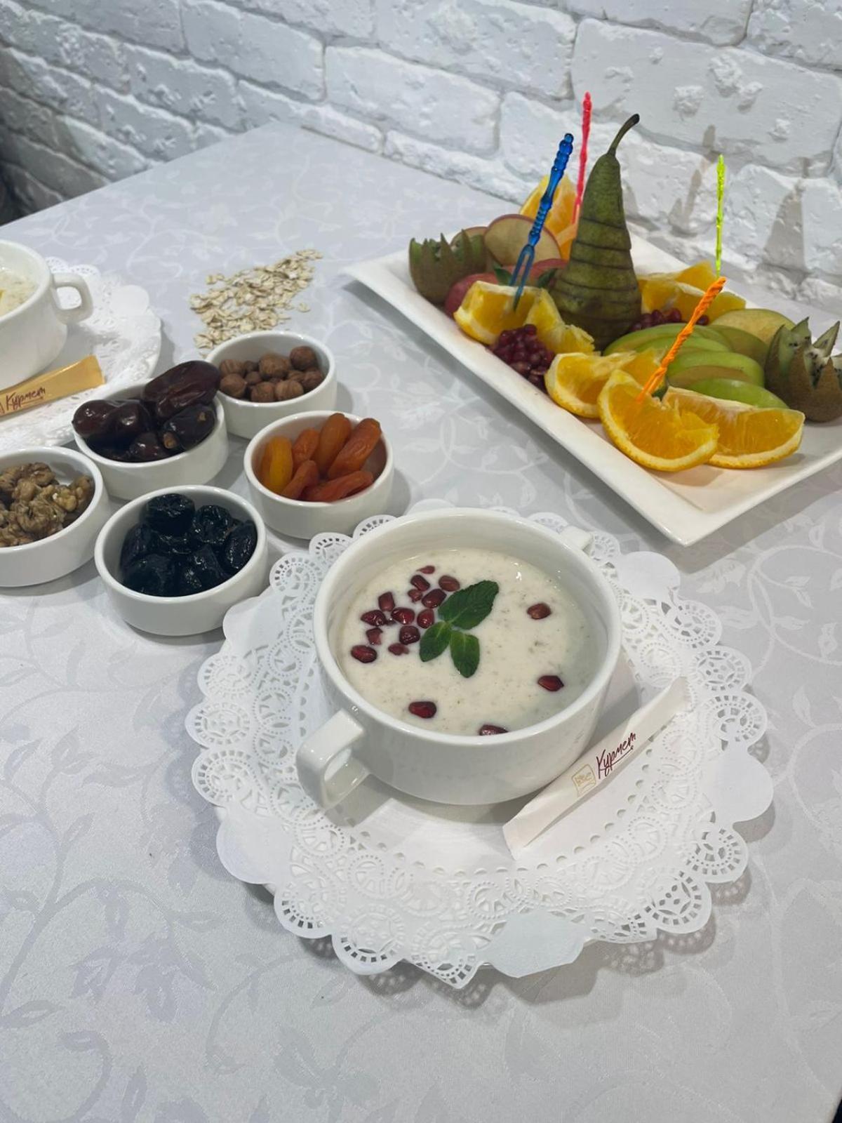 Kurmet Hotel Oral Bagian luar foto