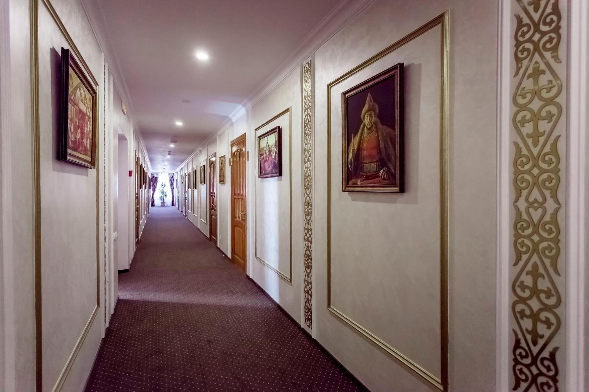 Kurmet Hotel Oral Bagian luar foto