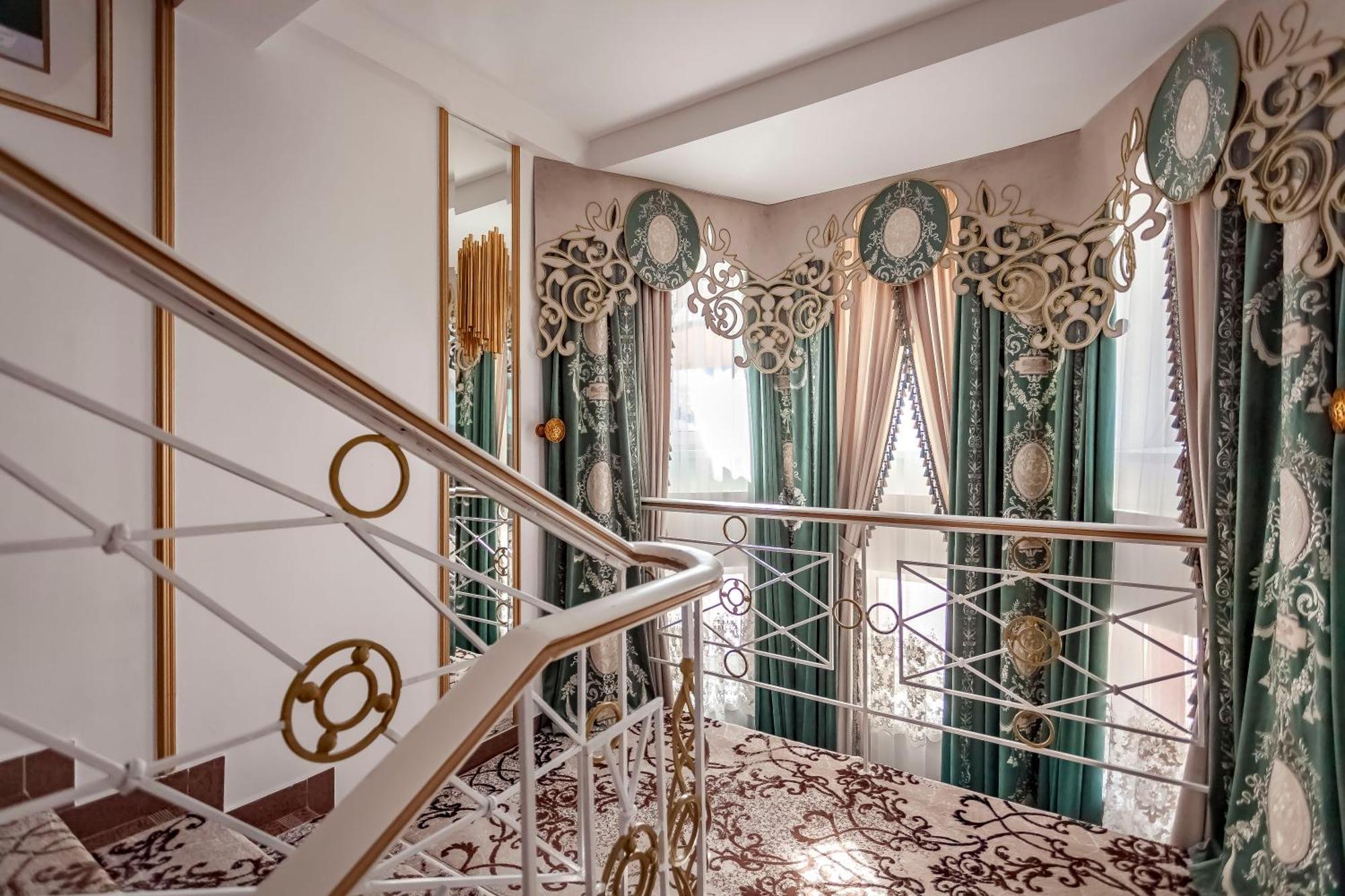 Kurmet Hotel Oral Bagian luar foto