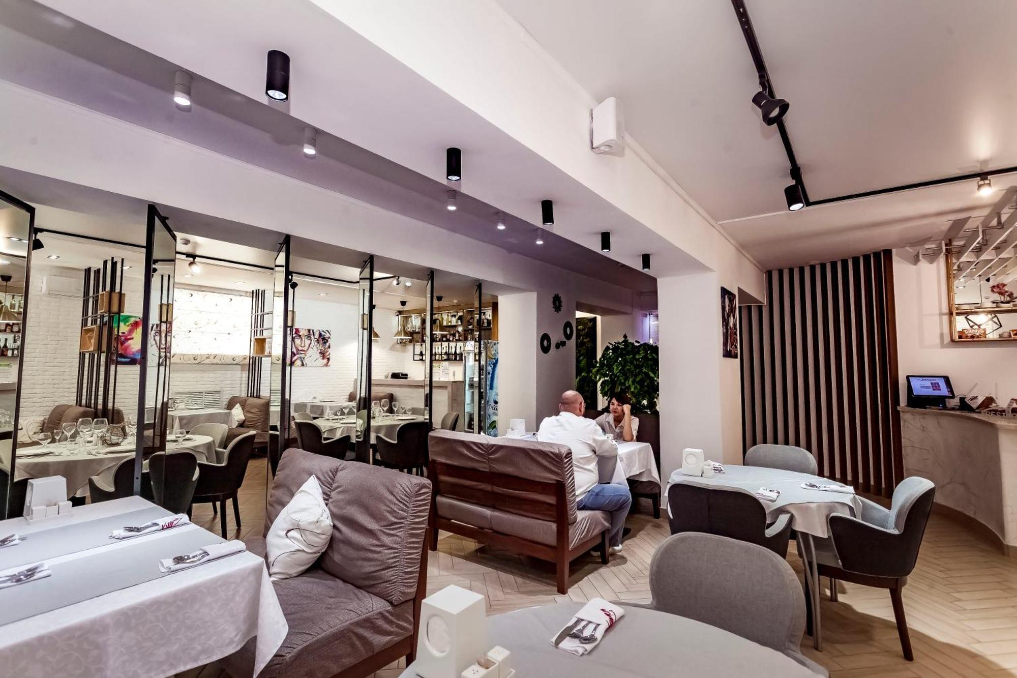 Kurmet Hotel Oral Bagian luar foto