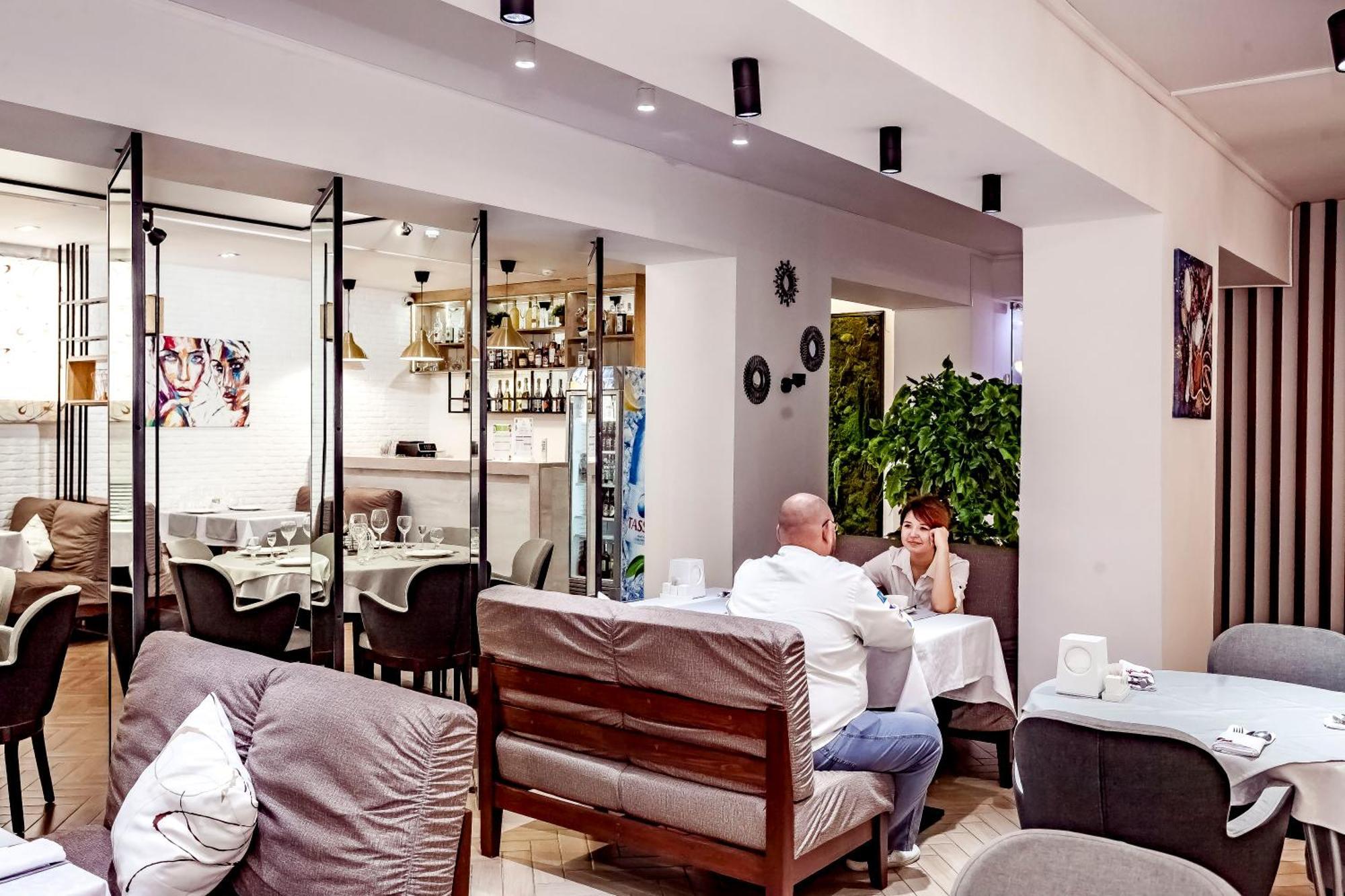 Kurmet Hotel Oral Bagian luar foto