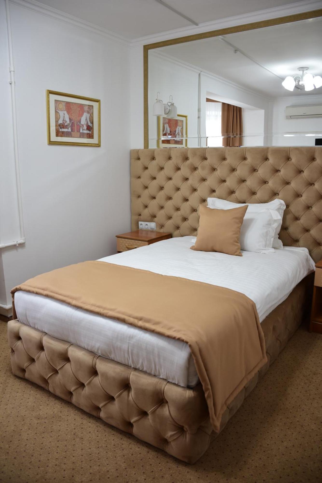 Kurmet Hotel Oral Bagian luar foto
