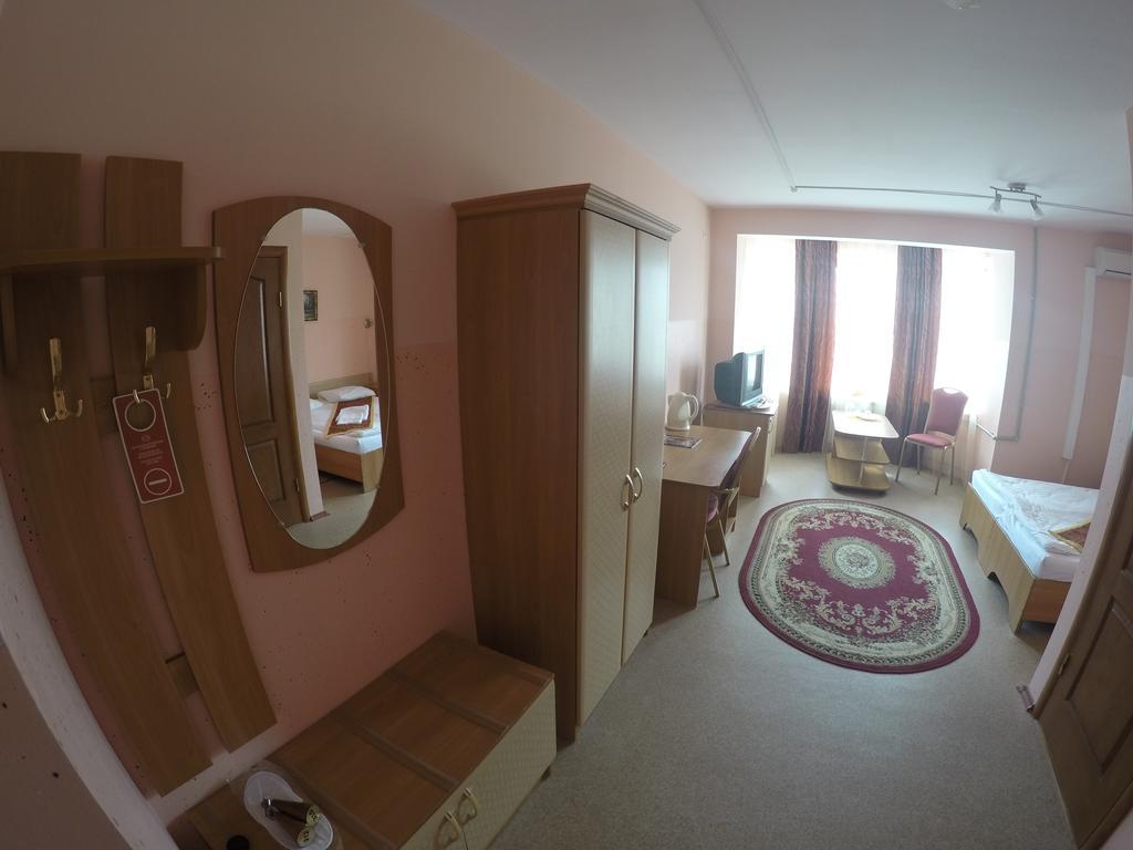 Kurmet Hotel Oral Bagian luar foto
