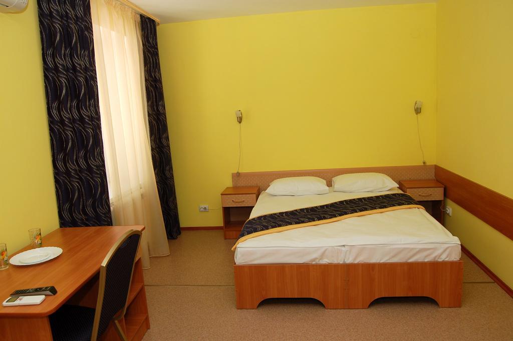 Kurmet Hotel Oral Bagian luar foto