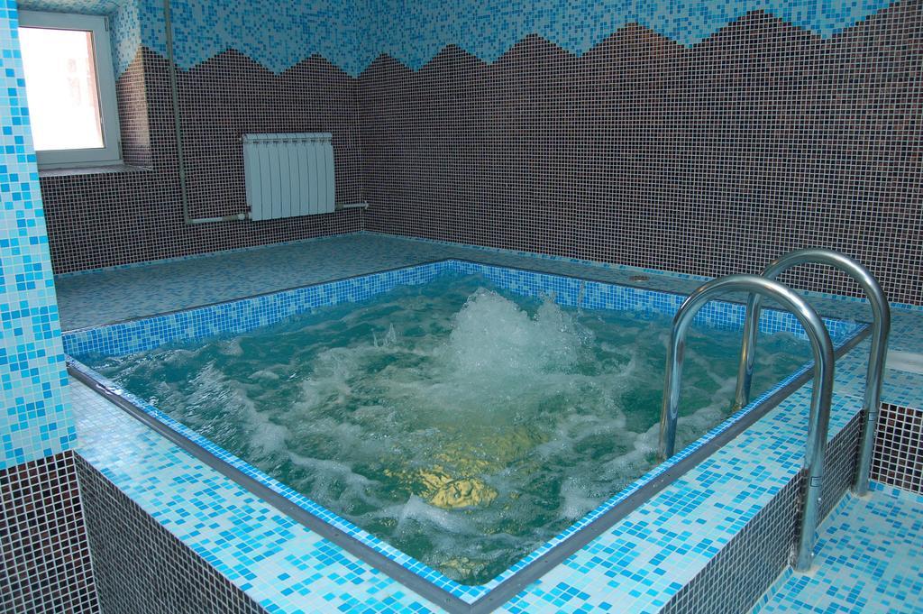 Kurmet Hotel Oral Bagian luar foto